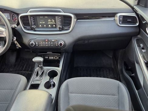 Used 2020 Kia Sorento LX FWD image 14