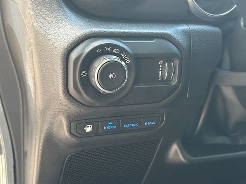 Used 2023 Jeep Wrangler Unlimited Sahara w/ Cold Weather Group AWD/4WD image 15