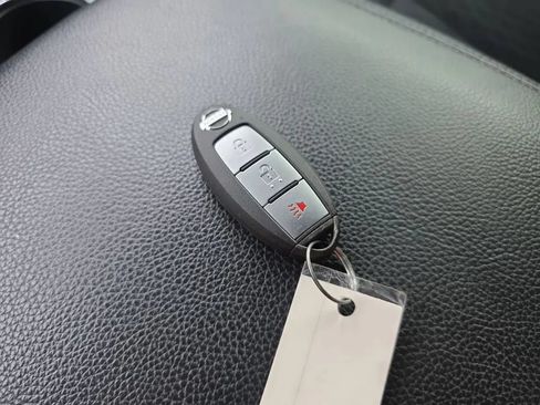 Used 2019 Nissan Titan SV w/ SV Convenience Package RWD image 35