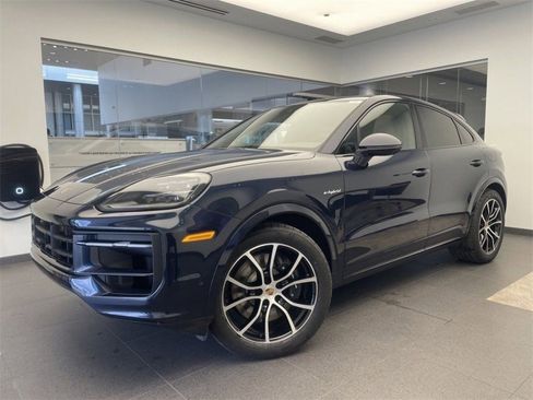 Certified 2025 Porsche Cayenne E-Hybrid Coupe image 1