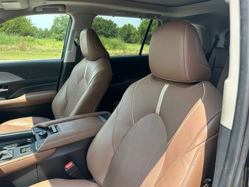 Used 2024 Toyota Grand Highlander AWD image 18