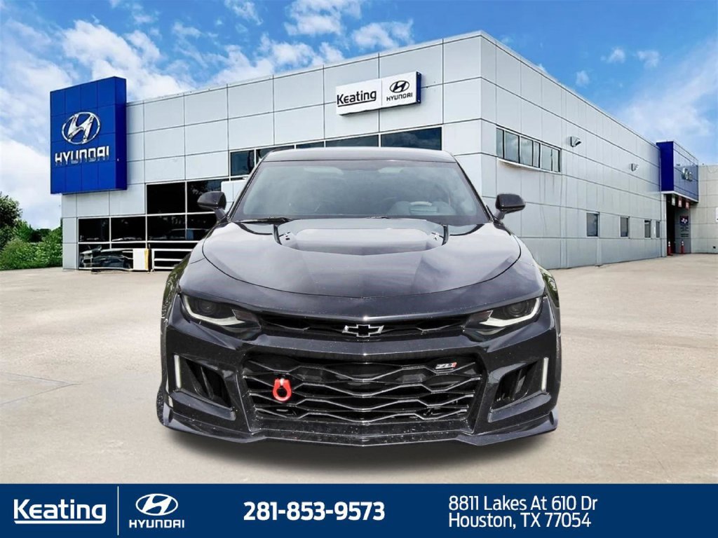 Used 2020 Chevrolet Camaro ZL1 RWD image 2