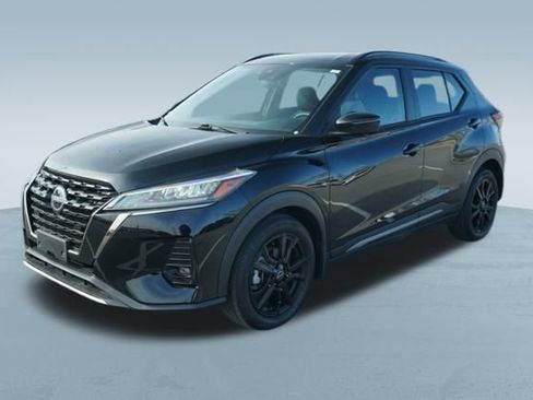 Used 2024 Nissan Kicks SR image 3