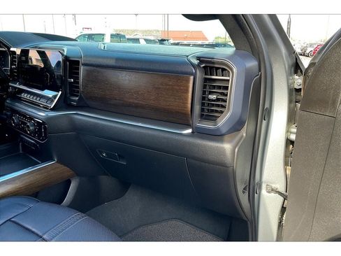 Used 2025 Chevrolet Silverado 3500 High Country w/ Technology Package AWD/4WD image 18