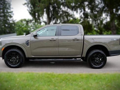 Used 2025 Ford Ranger Lariat w/ Black Appearance Package AWD/4WD image 8