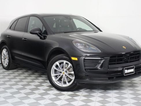 Certified 2026 Porsche Macan AWD/4WD image 9