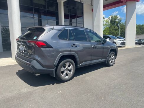 Used 2022 Toyota RAV4 XLE w/ Convenience Package FWD image 16