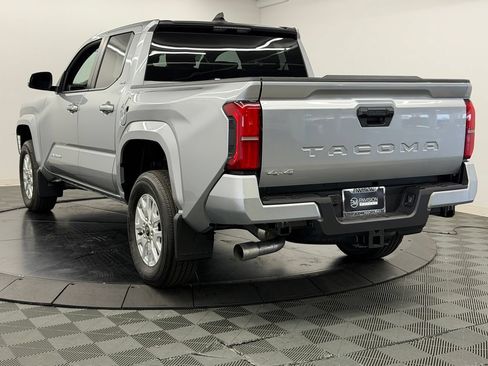 Used 2026 Toyota Tacoma SR5 AWD/4WD image 12