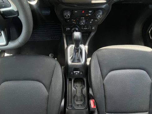 Used 2023 Jeep Renegade Latitude AWD/4WD image 19