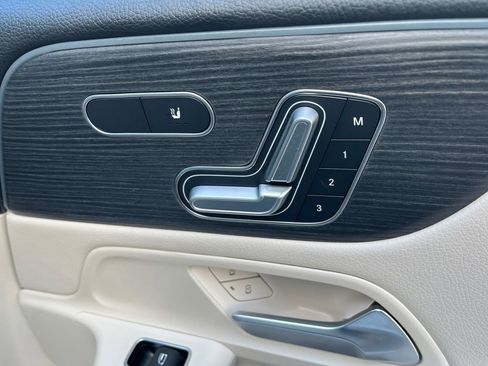 Certified 2025 Mercedes-Benz GLB 250 4MATIC image 16