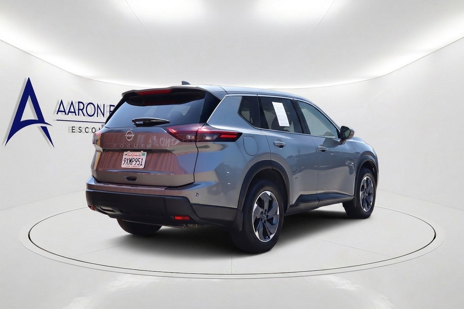Used 2026 Nissan Rogue SV FWD image 4