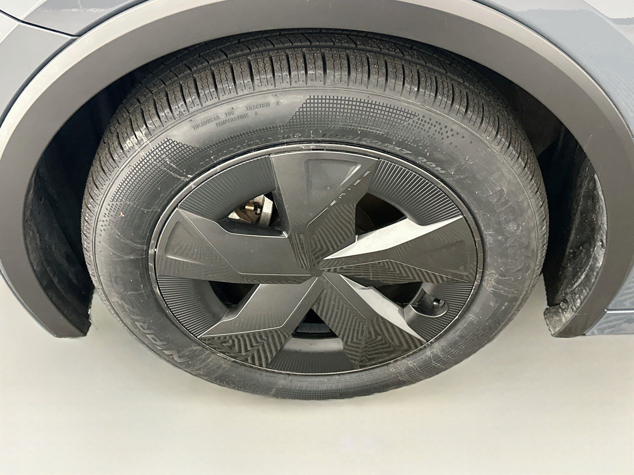 Used 2025 Toyota Prius LE FWD image 11