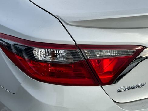 Used 2016 Toyota Camry SE image 15