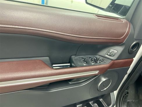 Used 2022 Ford Expedition Limited image 22