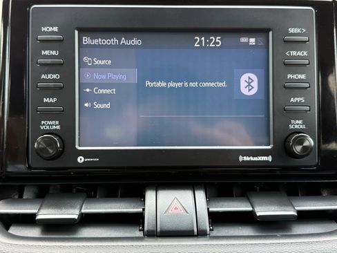 Used 2021 Toyota RAV4 XLE AWD/4WD image 31