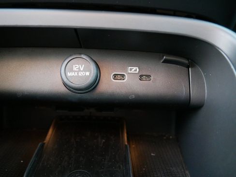 Used 2023 Volvo XC40 Recharge Plus w/ Protection Package Premier AWD/4WD image 30