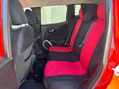 Used 2018 Jeep Renegade Latitude w/ Popular Equipment Group AWD/4WD image 28