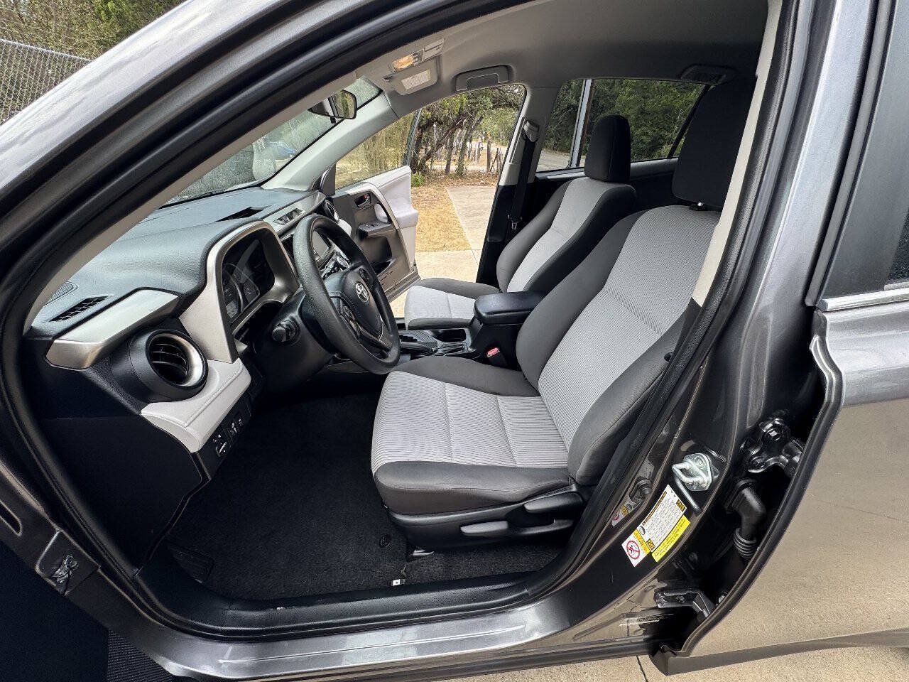 Used 2013 Toyota RAV4 LE FWD image 34