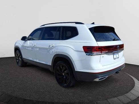 Used 2025 Volkswagen Atlas SE w/ Panoramic Sunroof Package FWD image 5