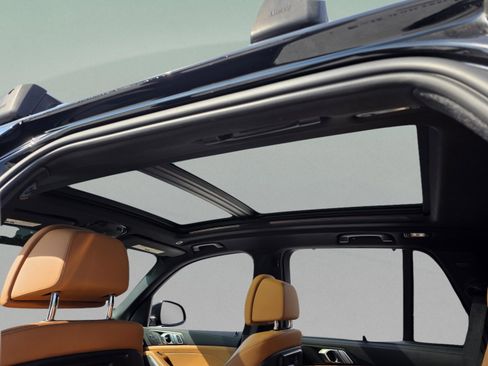 Used 2022 BMW X5 xDrive40i w/ M Sport Package image 19