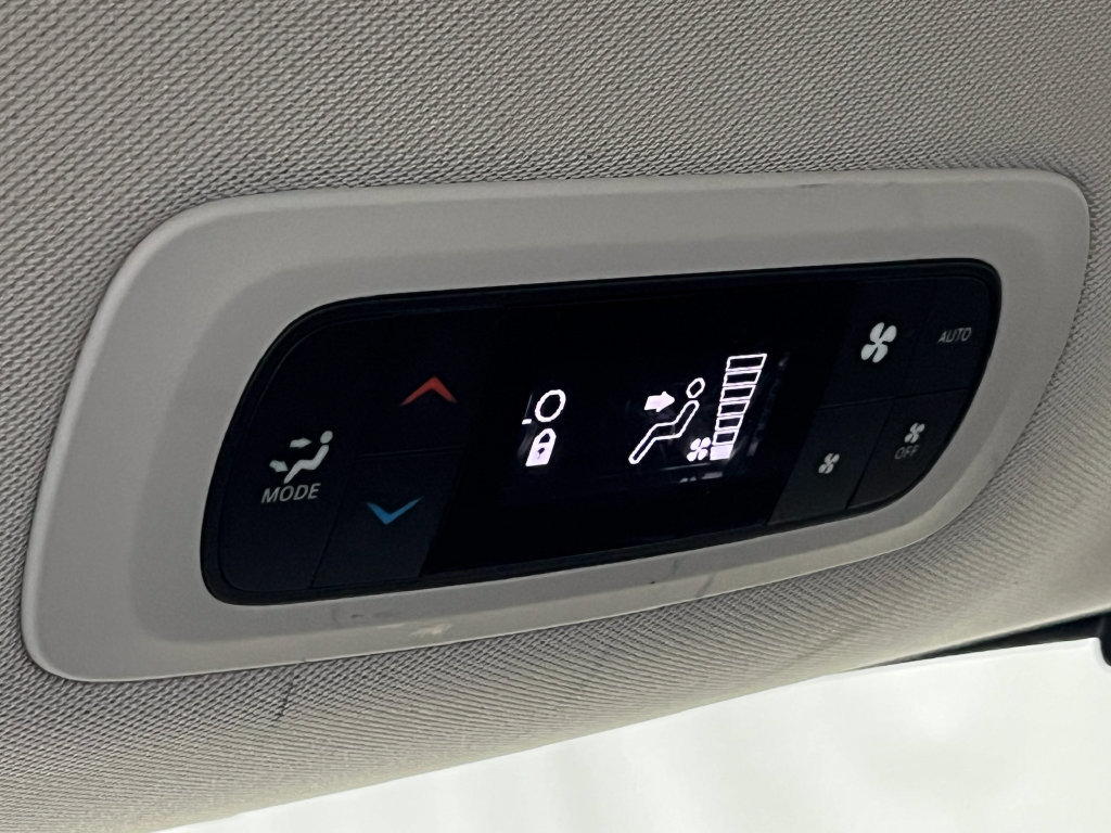 Used 2019 Chrysler Pacifica Touring-L FWD image 27