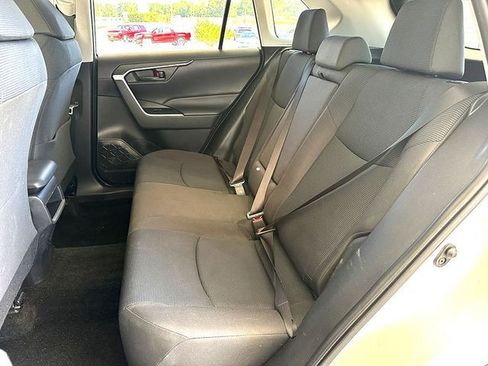 Used 2021 Toyota RAV4 LE FWD image 17