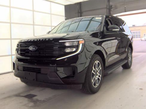 Used 2025 Ford Expedition Active AWD/4WD image 3