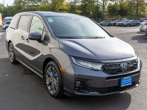 New 2026 Honda Odyssey Touring image 4