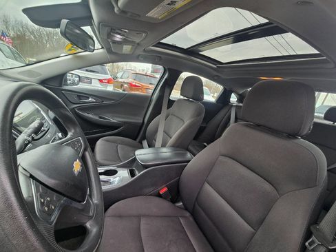 Used 2019 Chevrolet Malibu LT FWD image 26