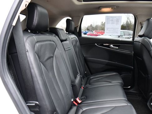 Used 2023 Lincoln Nautilus Reserve AWD/4WD image 17