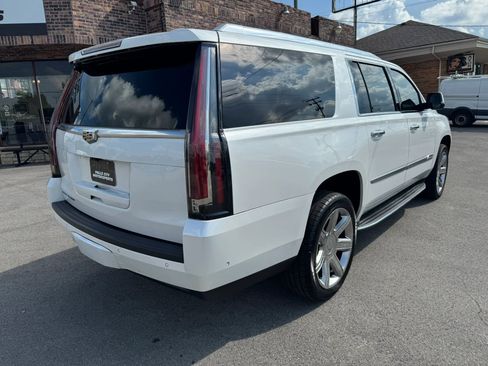 Used 2018 Cadillac Escalade ESV Luxury AWD/4WD image 16