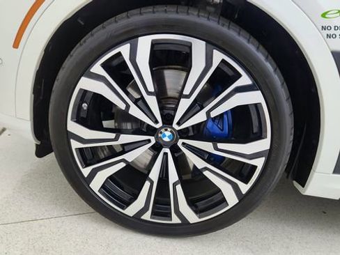 Used 2025 BMW X7 M60i AWD/4WD image 63