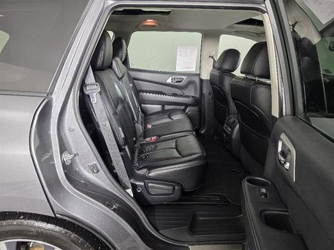 Used 2018 Nissan Pathfinder Platinum AWD/4WD image 16