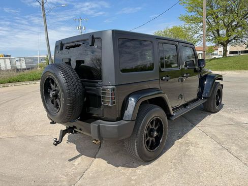 Used 2013 Jeep Wrangler Unlimited Sahara w/ Dual Top Group AWD/4WD image 5