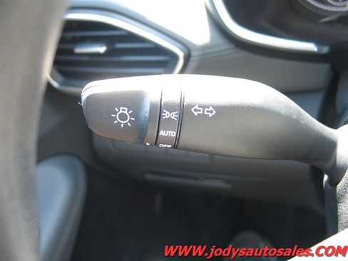 Used 2021 Hyundai Santa Fe SE AWD/4WD image 10
