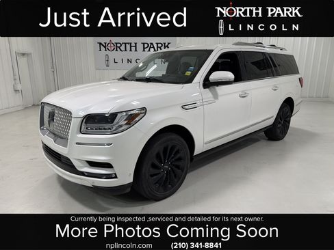 Used 2021 Lincoln Navigator L Reserve RWD image 1