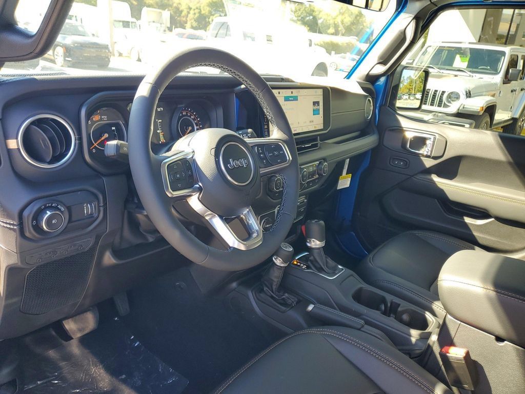 New 2025 Jeep Wrangler Unlimited Sahara AWD/4WD image 16