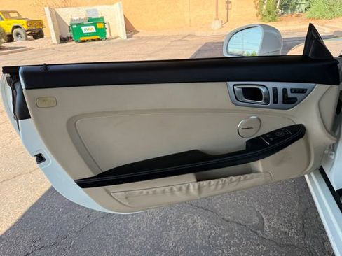 Used 2014 Mercedes-Benz SLK 250 w/ Premium Package image 29
