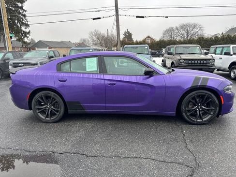 Used 2018 Dodge Charger SXT w/ Blacktop Package image 6