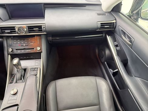 Used 2018 Lexus IS 300 w/ Comfort Package RWD image 28