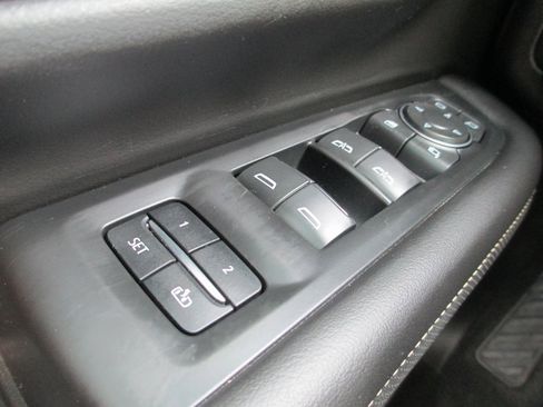 Used 2021 Chevrolet Tahoe Premier w/ Premium Package image 27