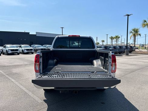 Used 2021 Nissan Frontier SV w/ SV Utility Package RWD image 6