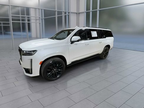 Used 2021 Cadillac Escalade ESV Sport w/ Driver Assist Tech Package image 4