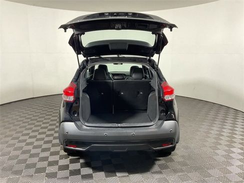 Used 2020 Nissan Kicks SR w/ SR Premium Package image 12