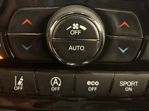 Used 2022 Jeep Grand Cherokee Laredo X RWD image 29