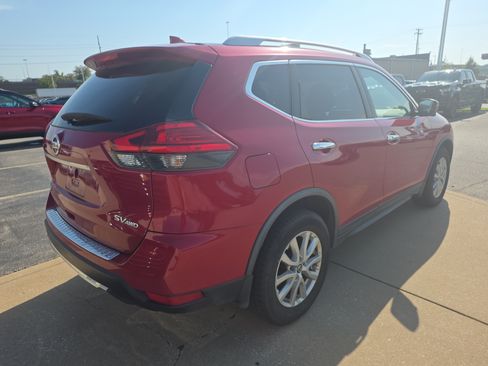 Used 2017 Nissan Rogue SV w/ SV Premium Package AWD/4WD image 4