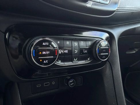 Used 2022 Buick Encore GX Select FWD image 16