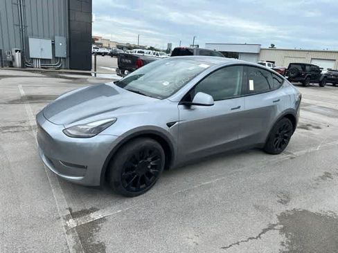 Used 2024 Tesla Model Y Long Range AWD/4WD image 10