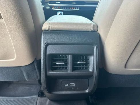 Used 2024 Cadillac XT4 Luxury FWD image 17