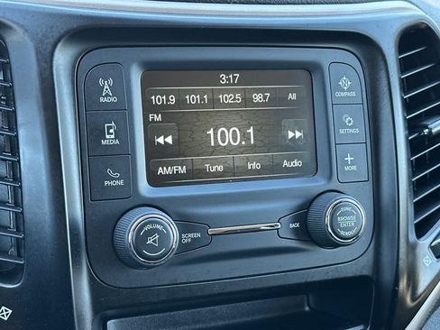 Used 2018 Jeep Cherokee Latitude FWD image 20